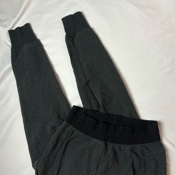 Lululemon Joggers Women’s 6 Grey Stretch Zipper Pockets No Drawstring EUC - Picture 1 of 8